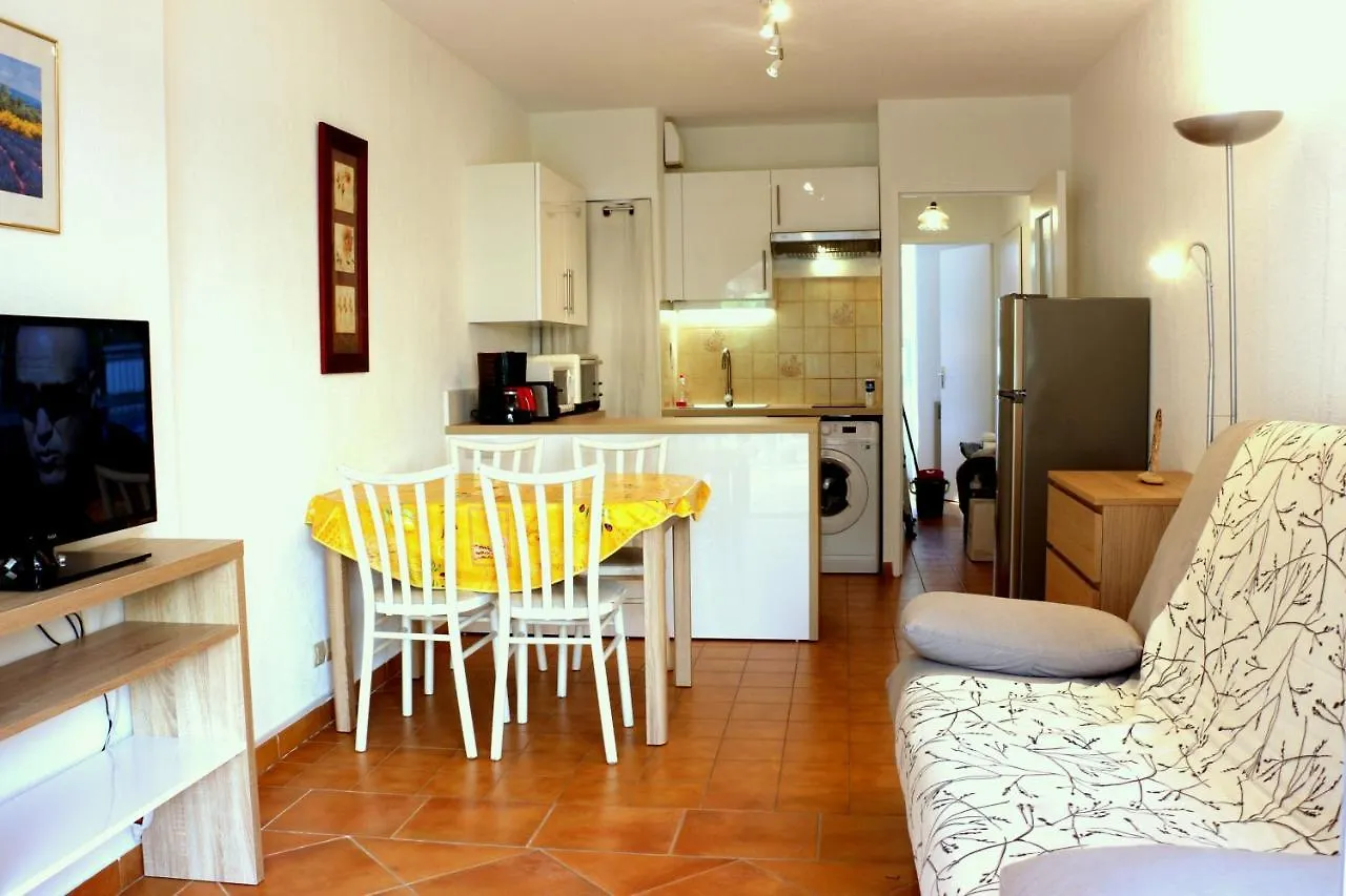 Appartement T2 BORMES LES MIMOSAS, La Faviere à 5 mn à pieds de la plage
