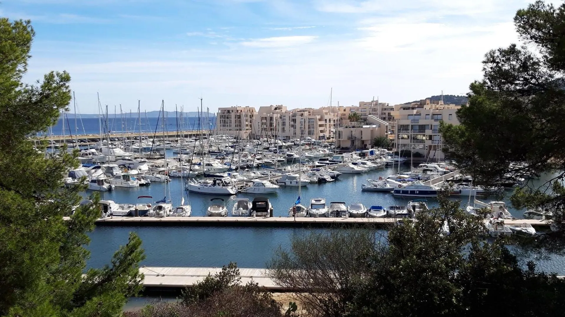 Appartement T2 BORMES LES MIMOSAS, La Faviere à 5 mn à pieds de la plage France