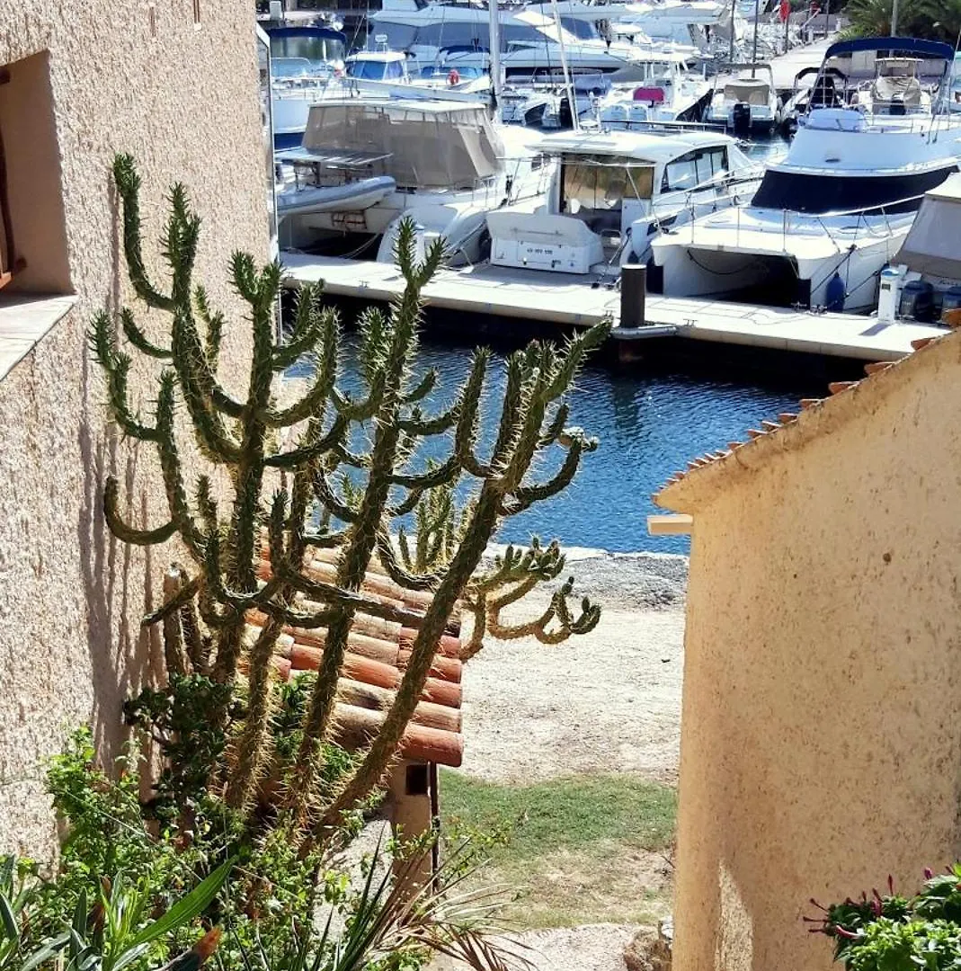 Appartement T2 BORMES LES MIMOSAS, La Faviere à 5 mn à pieds de la plage